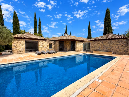 villa de plain-pied 269 m2 sur 3250 m2 avec piscine  pool ho