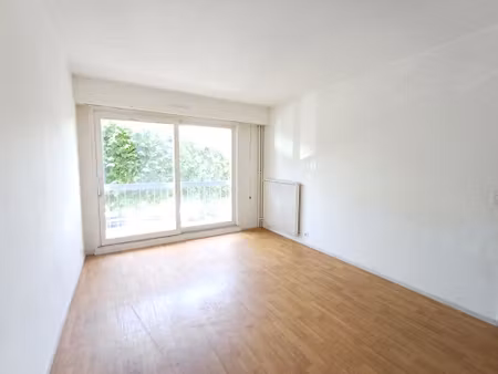poissy centre-ville / mairie 2 pièces de 36 77 m2 avec c