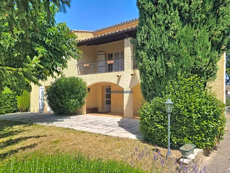 charmante maison soignée de 208 m² sur 1800m² de terrain avec piscine et logement indépend