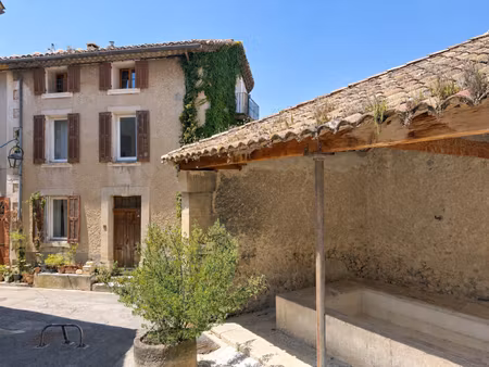 gigondas - belle maison de caractere . coup de coeur garanti !