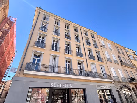 grand appartement sur la place de la république à perpignan