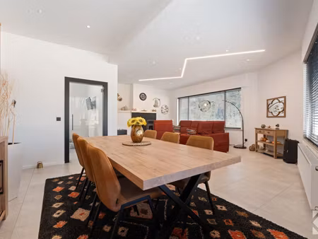 gigantische  prachtig gerenoveerde woning met garage