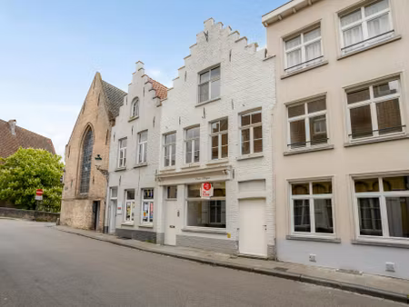 uniek gerenoveerde herenwoning in brugge met 3 slaapkamers