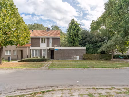 op te frissen 2slpk-woning op gunstige locatie te turnhout
