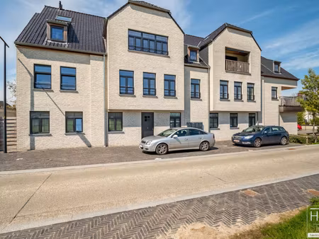 uw partner in de verkoop en verhuur van vastgoed en verzekeringen.