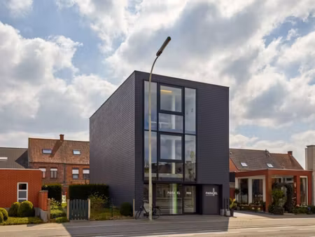 roeselare-stadsrand : trendy kantoorruimte van100-125m² in een recent gebouw met mogelijkh