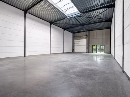 moderne kmo-unit in de industrielaan in dadizele