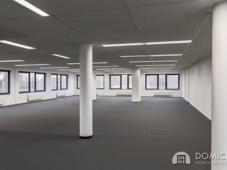 roeselare  stadsrand: vlot bereikbare zeer ruime open en lichtrijke kantoorruimte (307m²) 