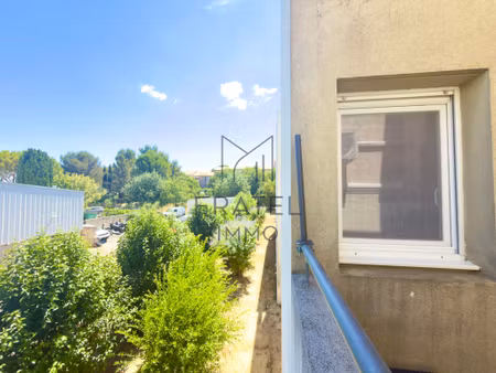 t2 avec terrasse  climatisation et cadre de vie privilégié