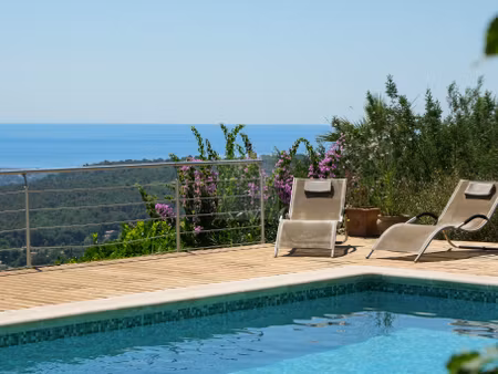maison avec vue panoramique sur la mer