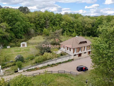 maison familiale avec sous-sol et beau parc à milhac-de-nontron
