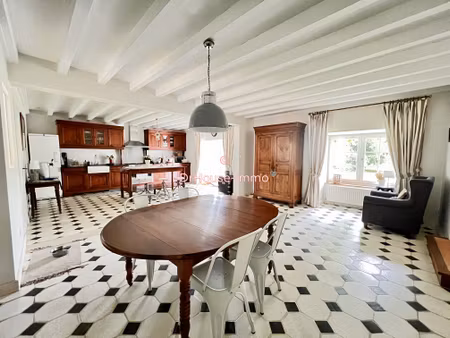 maison de maître en pierre  gîte  piscine  dépendances et son parc arboré