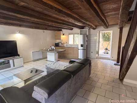 maison de 3 pièces avec cours intérieure dans le paisible village d'agonac
