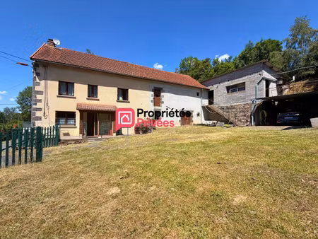 ancien corps de ferme avec grange à vendre sur 8000m² de terrain à saint ours 63230