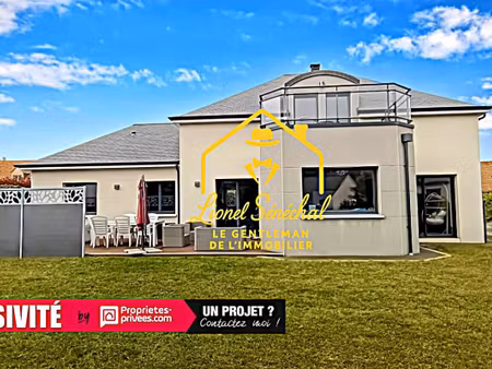maison contemporaine lumineuse et peu énergivore de 10 pièces de plus de 160 m2 sur une pa