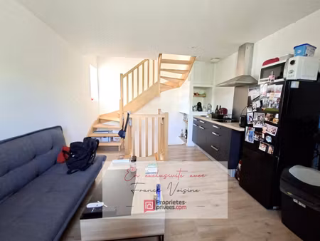 a vendre en exclusivité à pouzauges  maison de centre-ville entièrement rénovée avec 1 cha