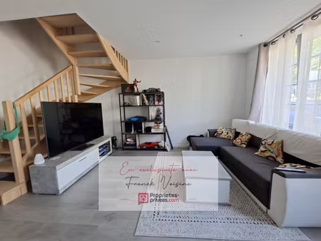a vendre en exclusivité à pouzauges  maison de centre-ville entièrement rénovée avec 1 cha