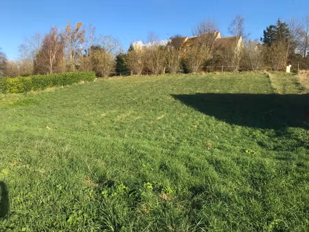 dans un village recherché