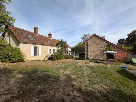 très jolie longère rénovée dans un secteur calme et vert de la commune de saint eloi