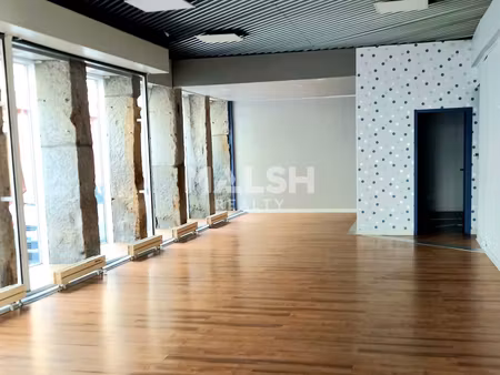 location local commercial 87m²