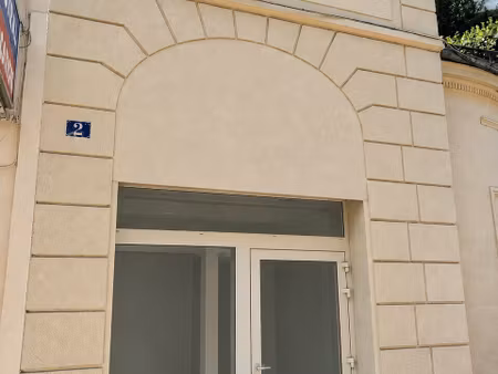 location local commercial 20m² cannes 06400