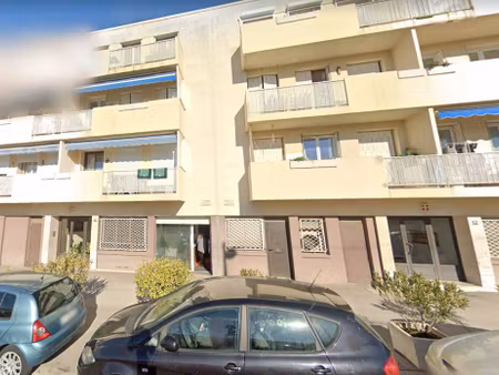 location local professionnel 100m²