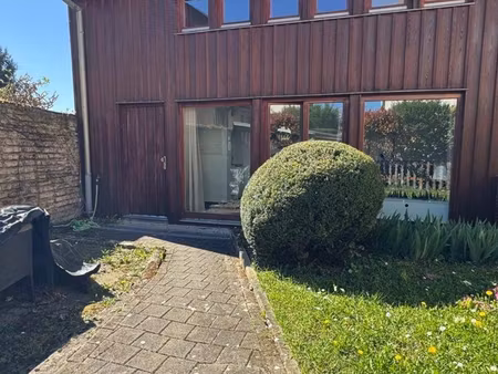 2 pièces meublé  rénové et climatisé avec jardin privatif