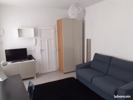 studio meublé proche sc. po reims