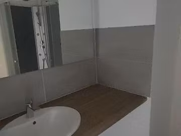 loue t2 proche lycée ecole infirmières