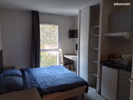 studio 20m2 + place parking + laverie + piscine dispo 1er novembre pour