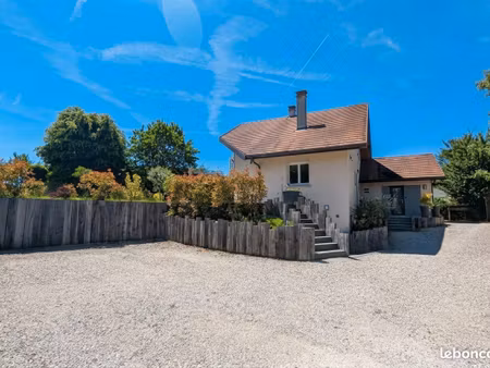 propriété 7 pièces 145 m²