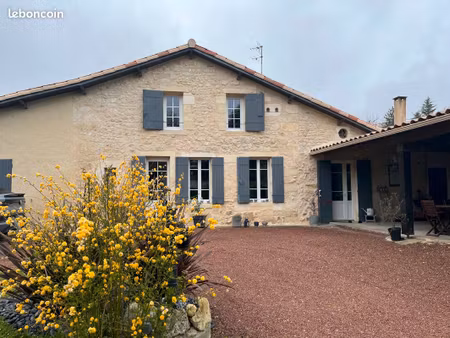 maison familiale en pierre et moellons 166m2 + 50m2 de carport 0m2 carport