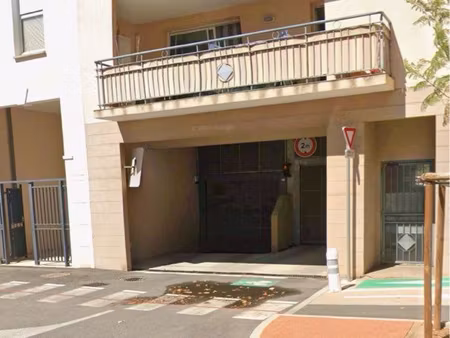 garage box dans résidence villa floréal