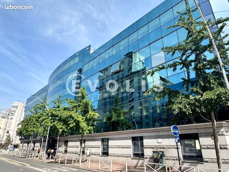 bureaux 784 m²