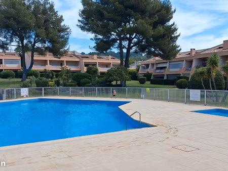 t3 duplex tennis piscine mer a 200m