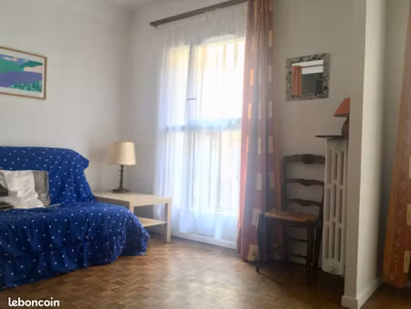 studio en plein centre de mairie d'ivry