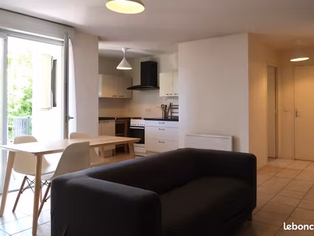 t3 récent  au calme  sans vis-à-vis  beau balcon  possibilité grand garage avec électricit