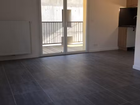 loue t2 lumineux+box fermé