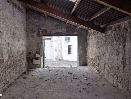 local 44 m2 pont de crau