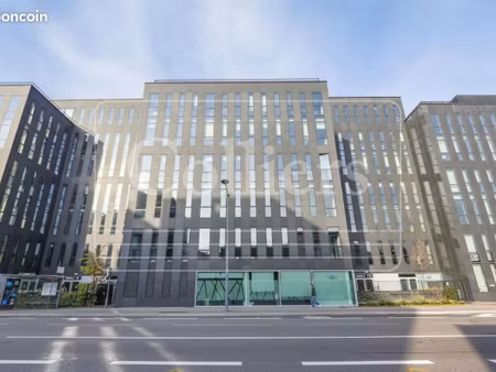 bureau 3 819 m²