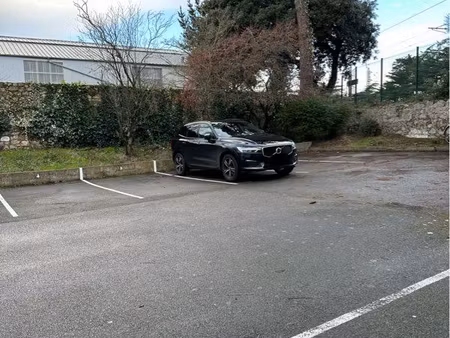 place de parking/ stationnement gare la baule