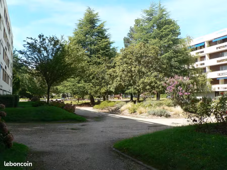 t1 proche universites