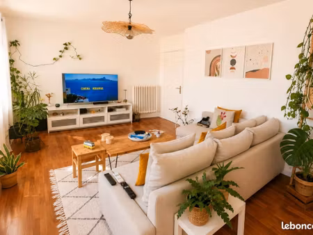 t4 de 82 16 m² entièrement rénové – centre-ville de fougères – dernier étage – sans frais 