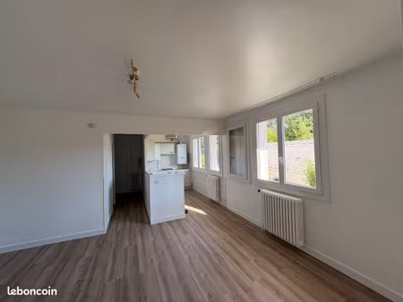 t2 rénové de 48 m² – calme absolu – cave et parking sécurisé
