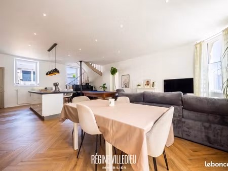 maison 6 pièces 225 m²