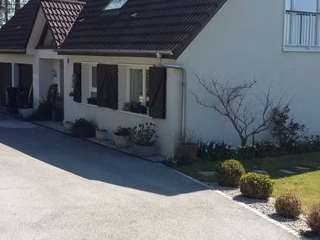 magnifique maison contemporaine entièrement rénovée à 500m de la douane de sauverny