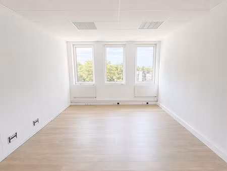 bureau / local privatif 24m² – archparc – lumineux – environnement professionnel