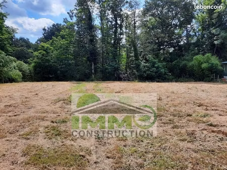 terrain 600 m² pugnac