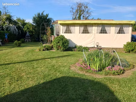terrain avec mobil home et caravane