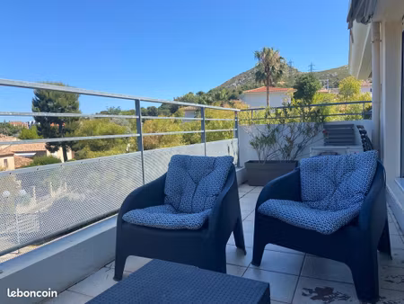 t2 35 m2 meublé + clim avec une grande terrasse au calme